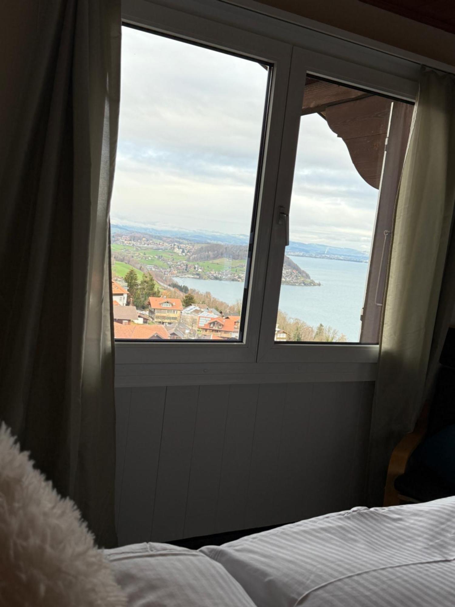 Eva'S Seeblick Apartman Krattigen Szoba fotó